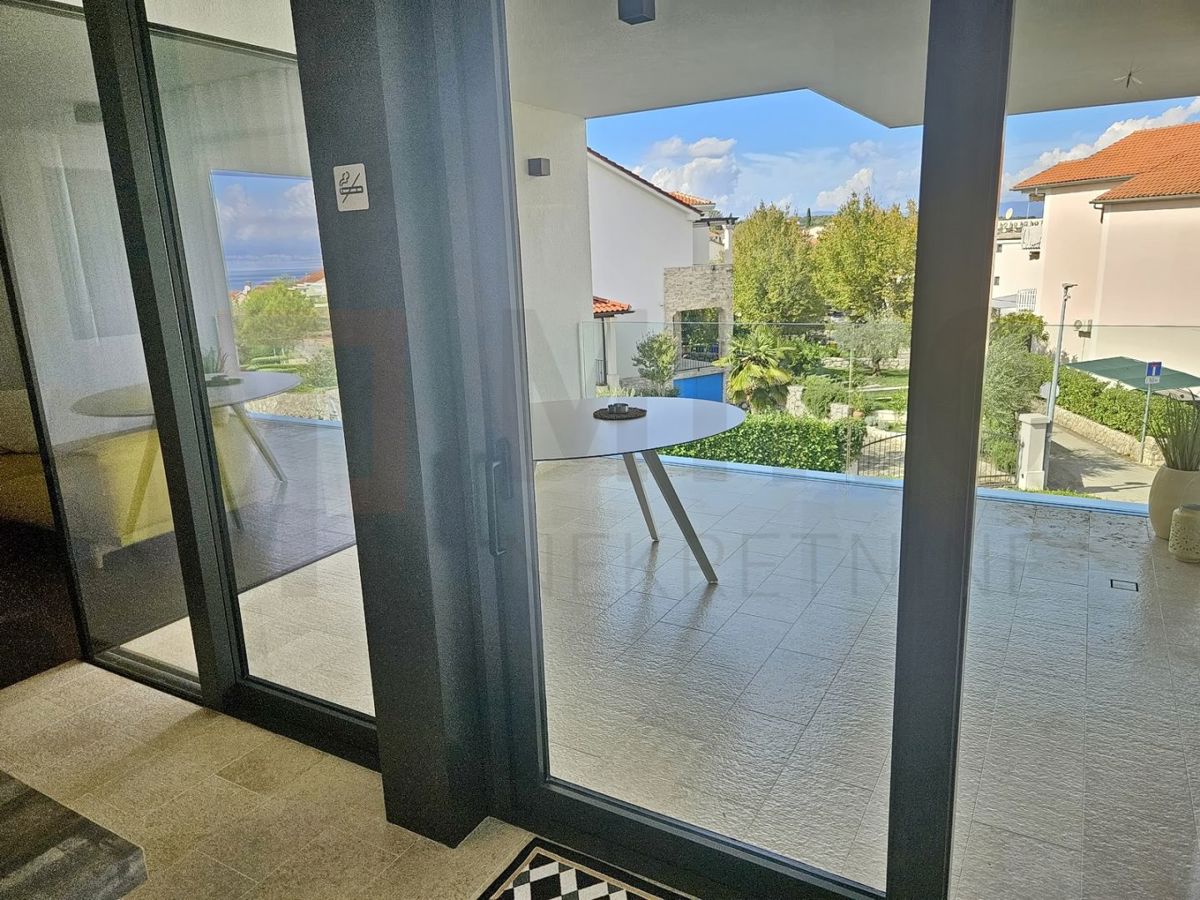 Malinska, luksuzen apartma na odlični lokaciji 80 m od morja!