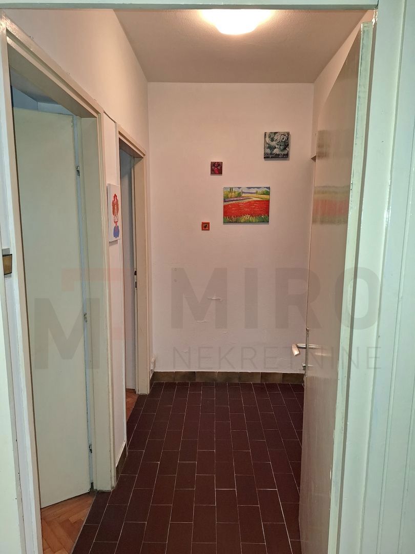 Njivice, hiša dvojček z 3 apartmajem in pomožnim objektom, PRODAMO!