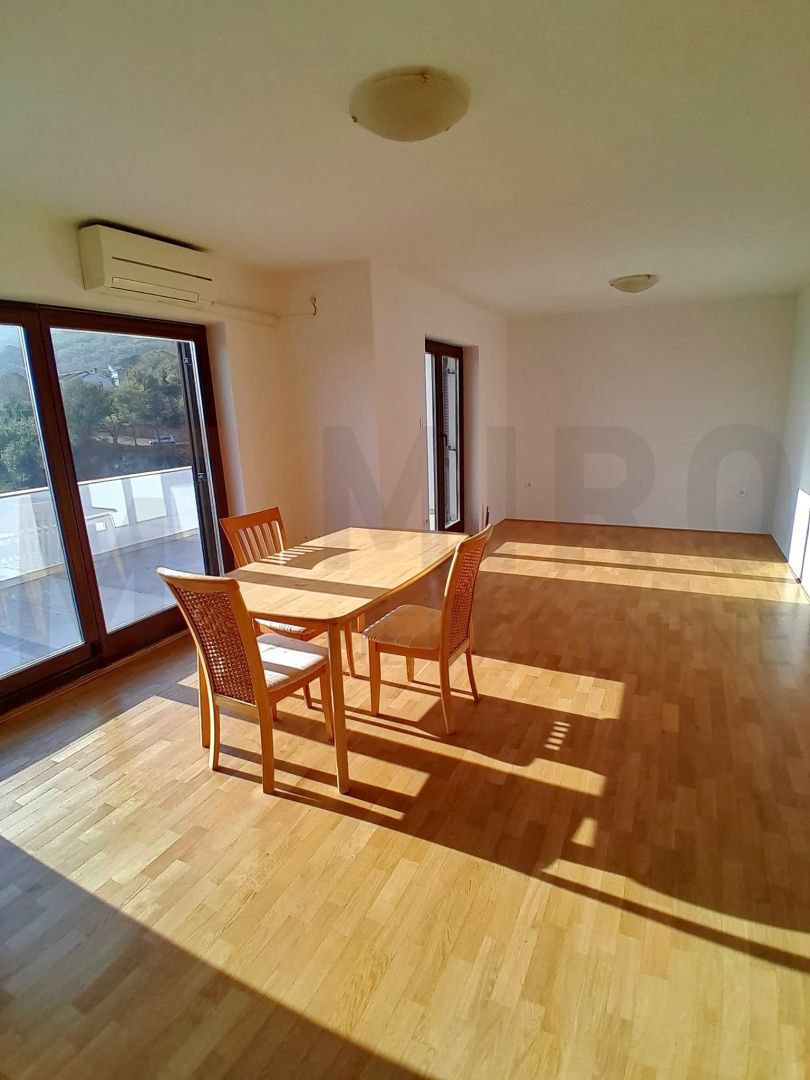 Baška, okolica, trisobno stanovanje na mirni lokaciji, PRODAMO!