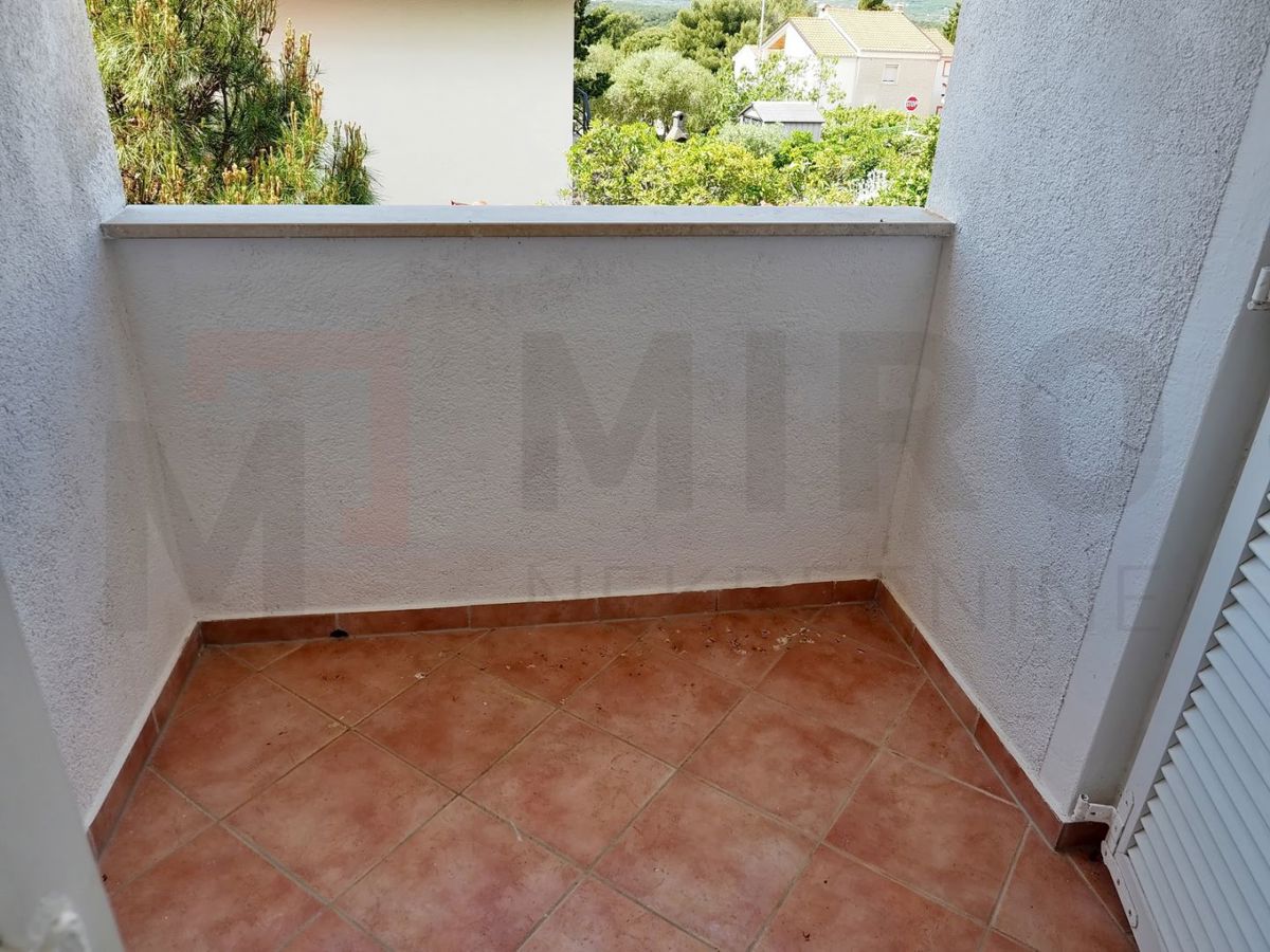 Punat, opremljeno stanovanje v bližini plaže, PRODAJA!