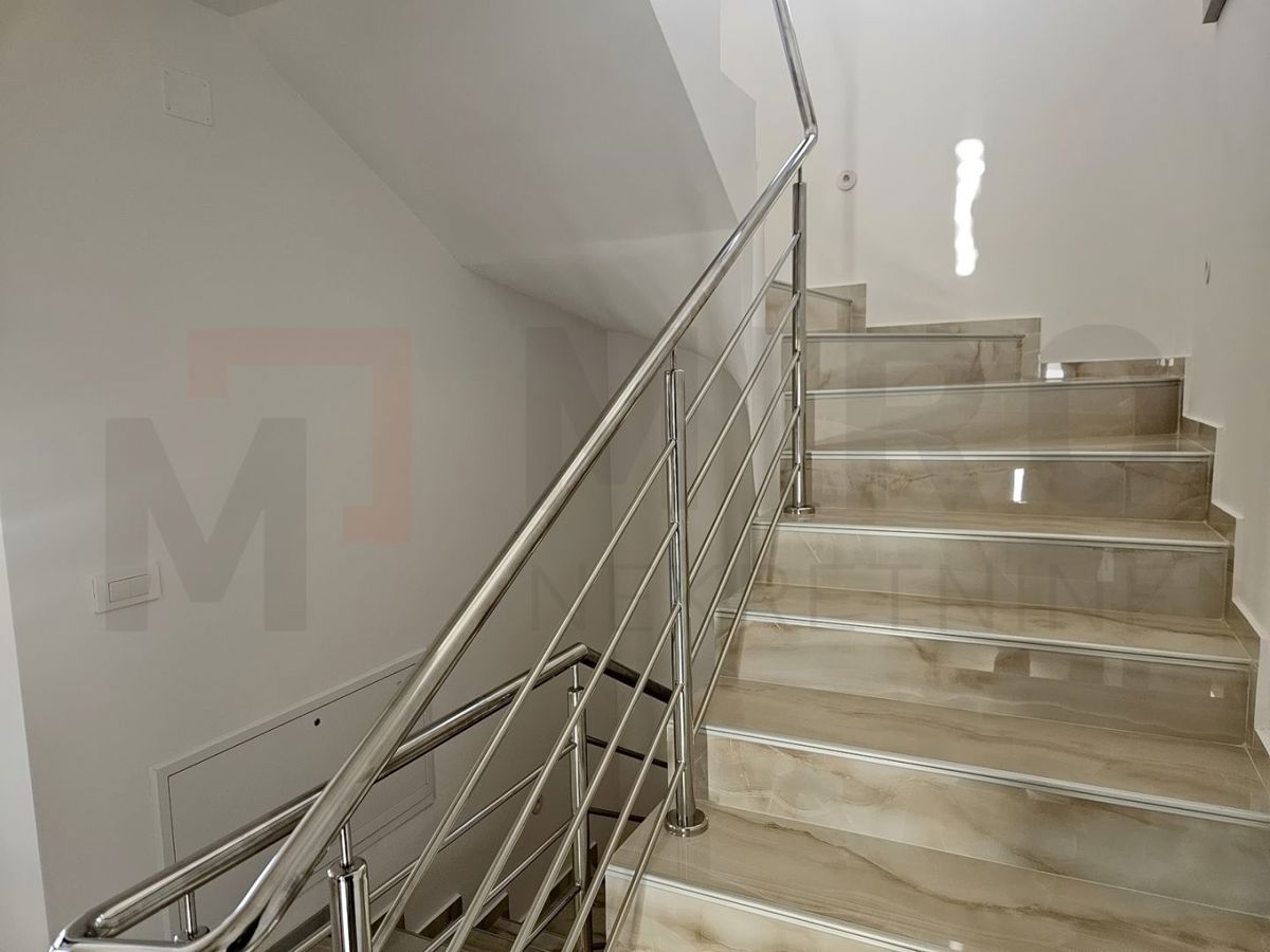 Malinska, okolica, moderna hiša z bazenom in pogledom na morje!