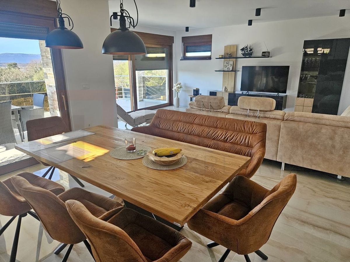 Malinska, okolica, moderna hiša z bazenom in pogledom na morje!