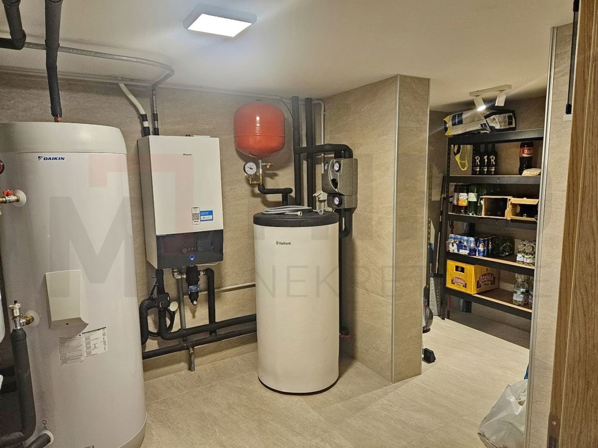 Malinska, okolica, moderna hiša z bazenom in pogledom na morje!