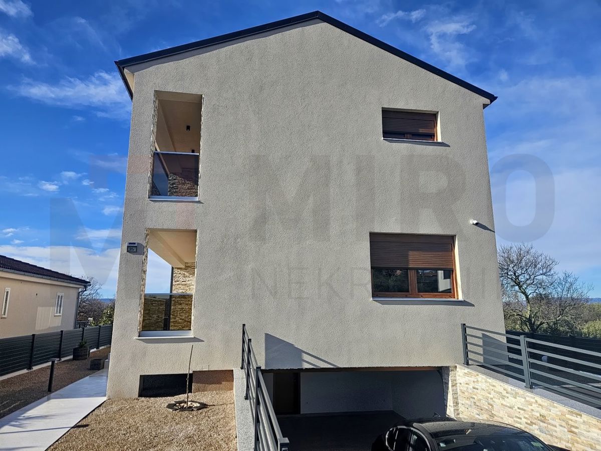 Malinska, okolica, moderna hiša z bazenom in pogledom na morje!