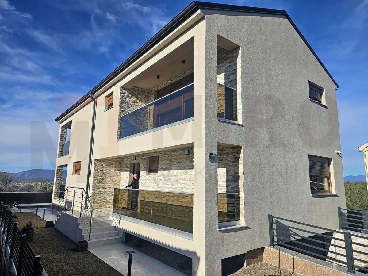 Malinska, okolica, moderna hiša z bazenom in pogledom na morje!