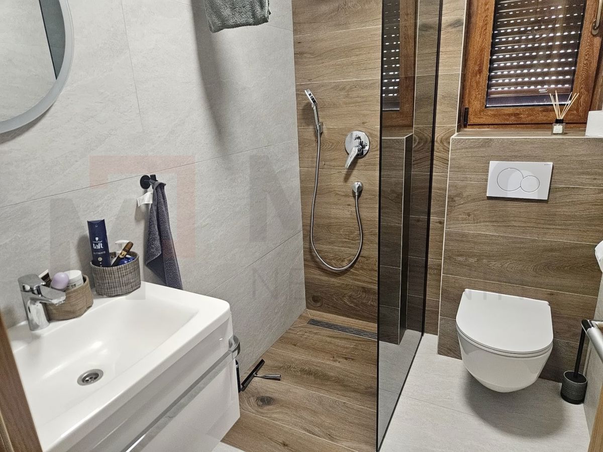 Malinska, okolica, moderna hiša z bazenom in pogledom na morje!