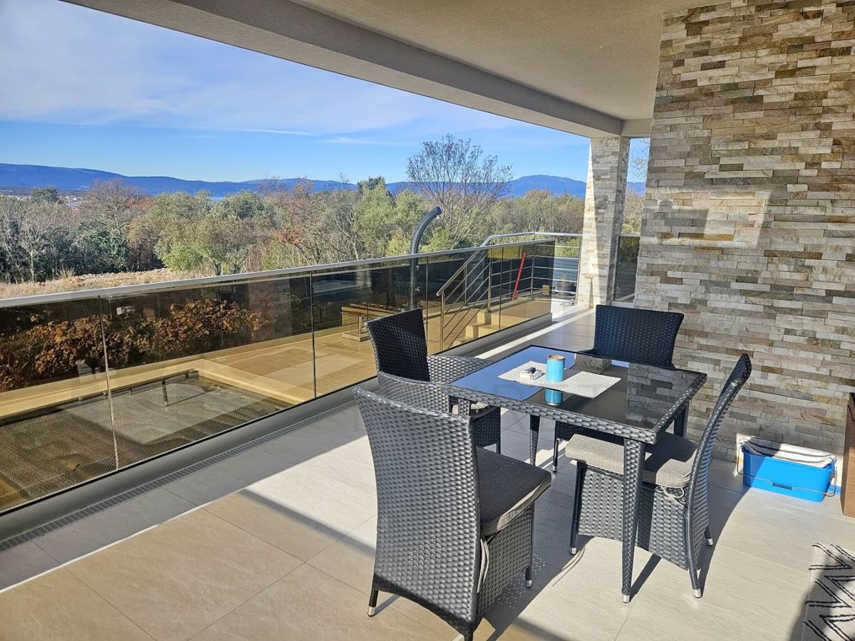 Malinska, okolica, moderna hiša z bazenom in pogledom na morje!