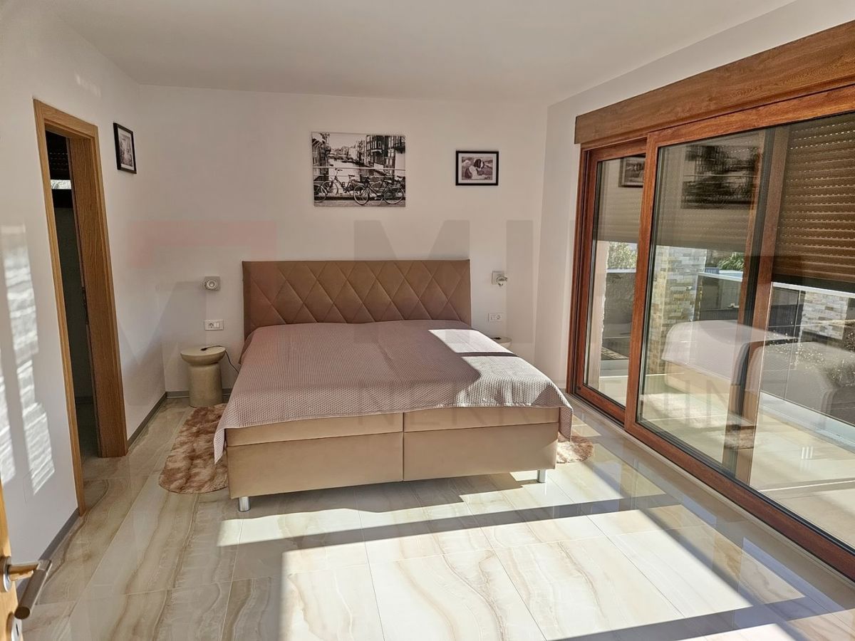 Malinska, okolica, moderna hiša z bazenom in pogledom na morje!