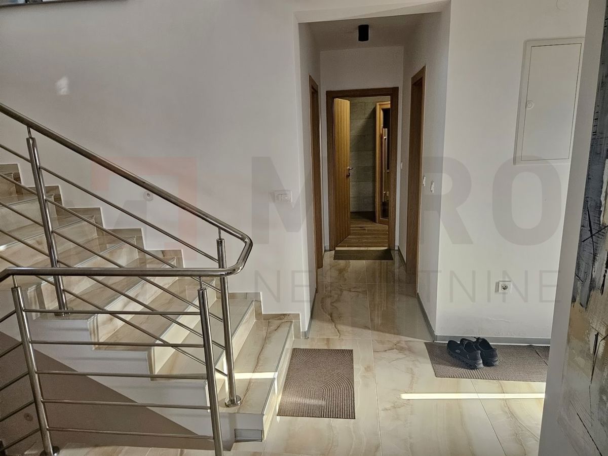 Malinska, okolica, moderna hiša z bazenom in pogledom na morje!