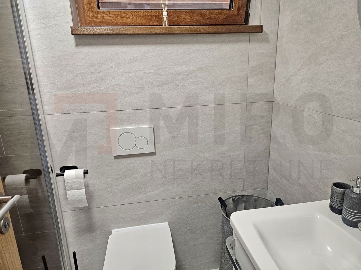 Malinska, okolica, moderna hiša z bazenom in pogledom na morje!