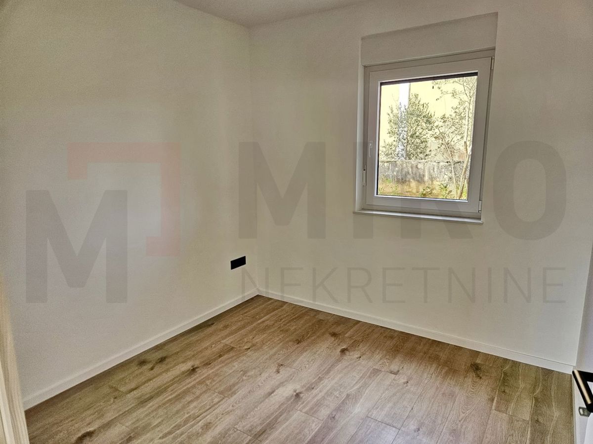 Uvala Soline, novi apartma v prizemlju z vrtom!