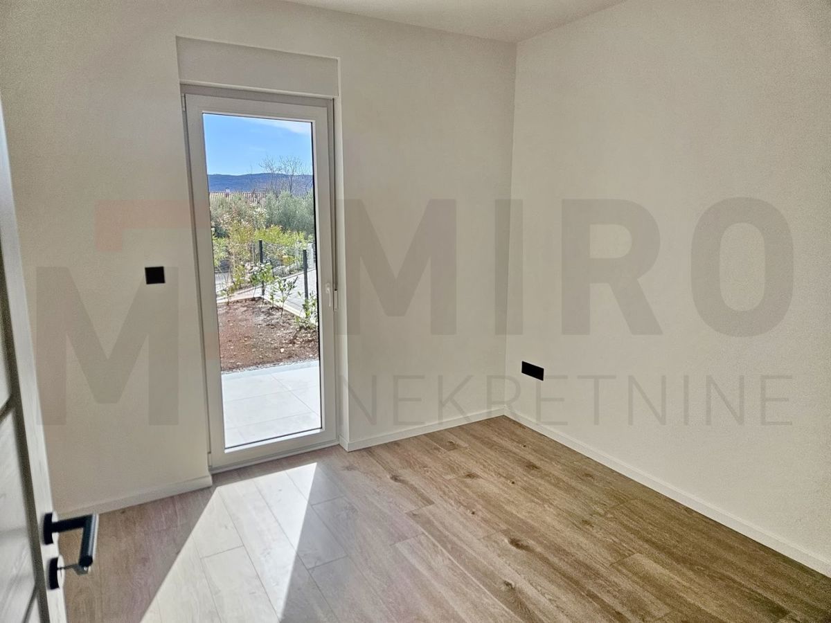 Uvala Soline, novi apartma v prizemlju z vrtom!