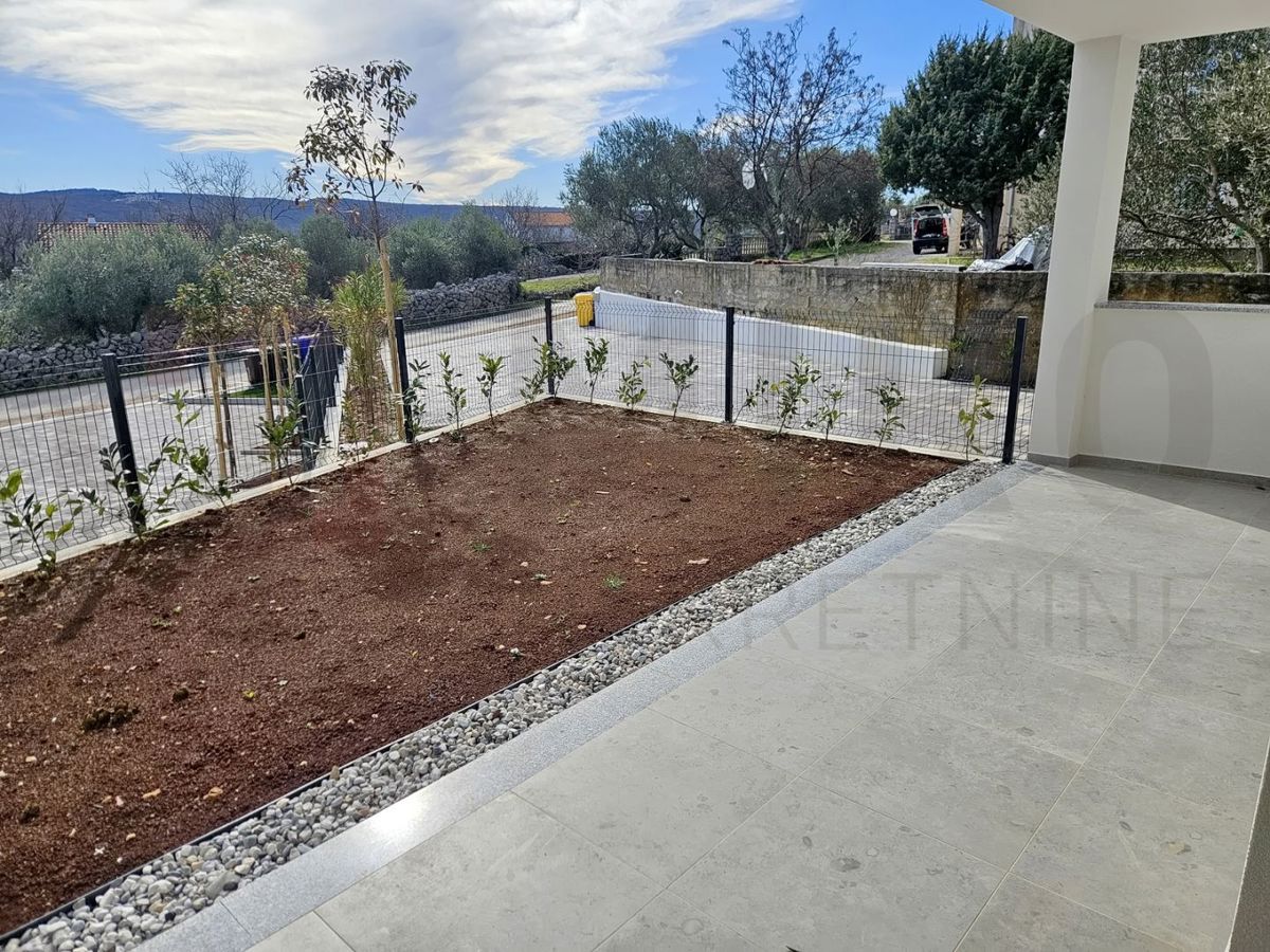 Uvala Soline, novi apartma v prizemlju z vrtom!