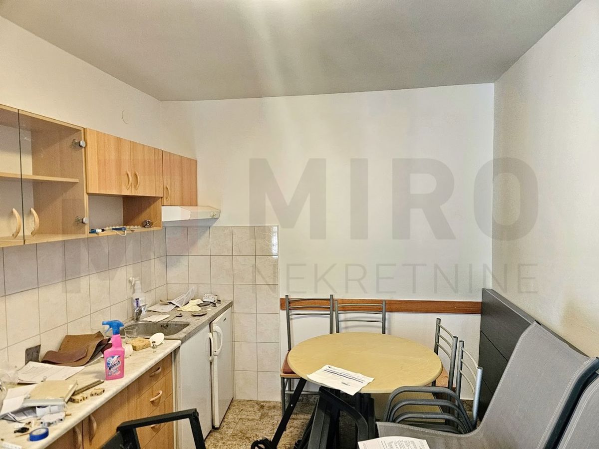 Krk, okolica, stanovanje v pritličju z vrtom!