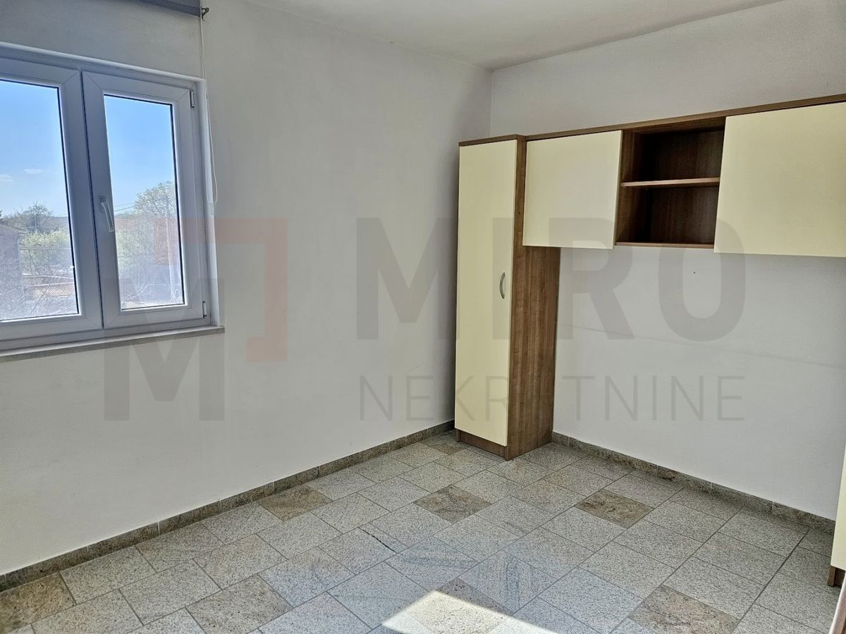 Krk, okolica, dvosobno stanovanje v 1. nadstropju!