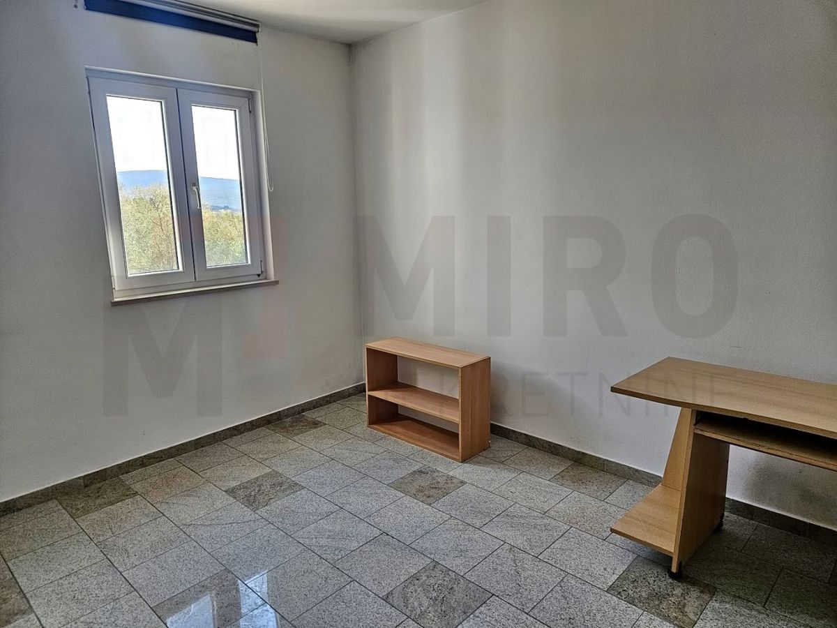 Krk, okolica, dvosobno stanovanje v 1. nadstropju!