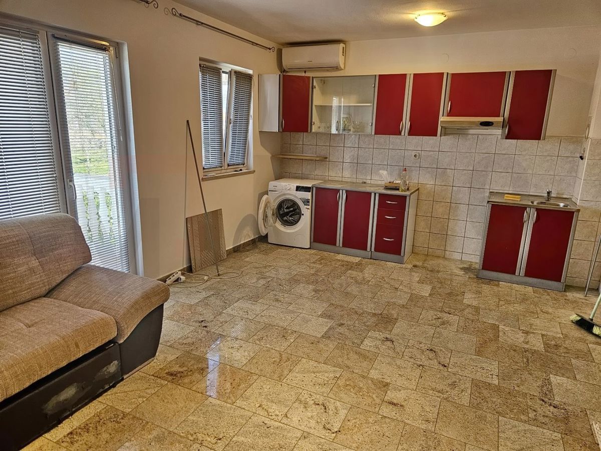 Krk, okolica, dvosobno stanovanje v 1. nadstropju!