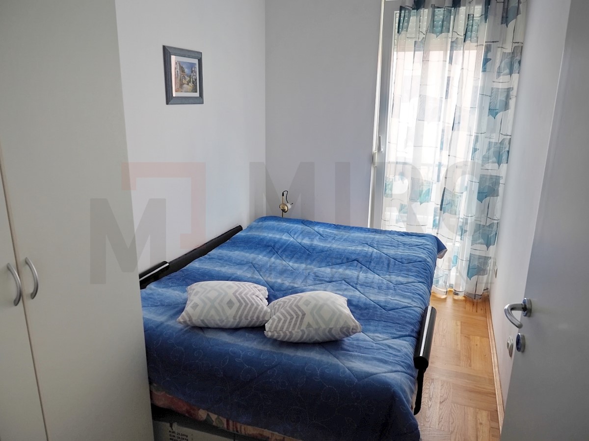 Mesto Krk, dvoetažni trisobni apartma na mirni lokaciji, PRODAJA!