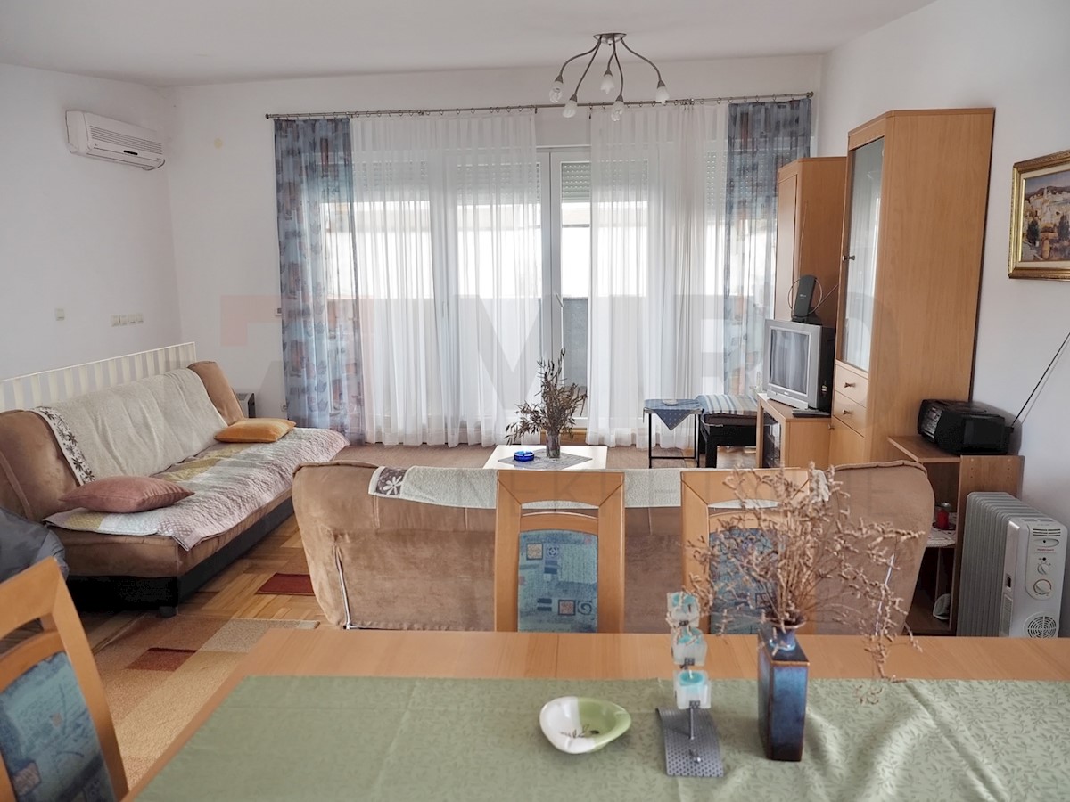 Mesto Krk, dvoetažni trisobni apartma na mirni lokaciji, PRODAJA!