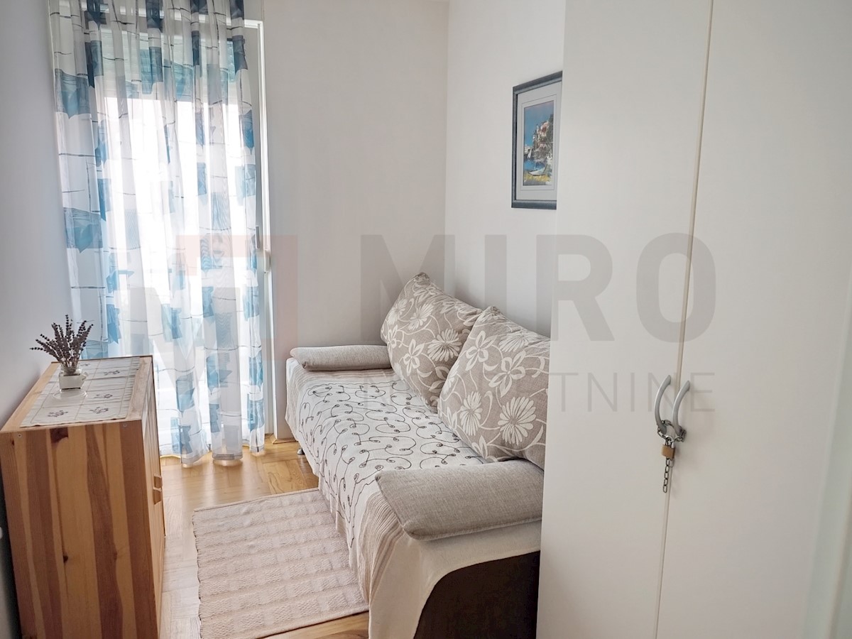 Mesto Krk, dvoetažni trisobni apartma na mirni lokaciji, PRODAJA!