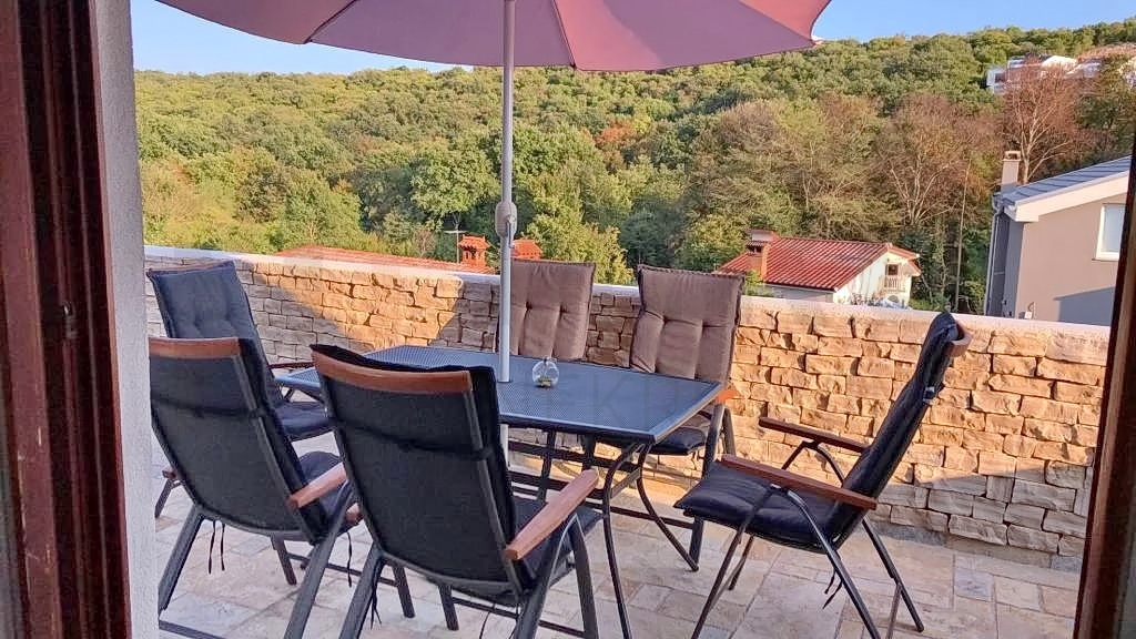 Njivice, opremljeno stanovanje s pogledom na morje, PRODAJA!