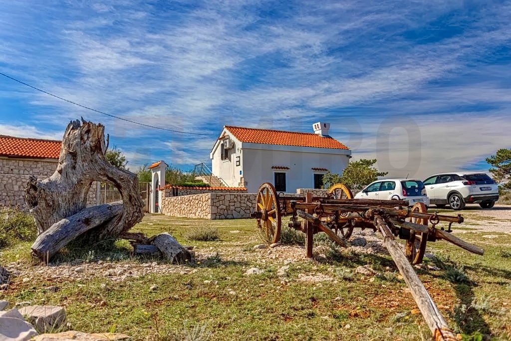 Uvala Soline, lepa samostojna hiša z jacuzzijem, lepo urejen vrt, pogled na morje!