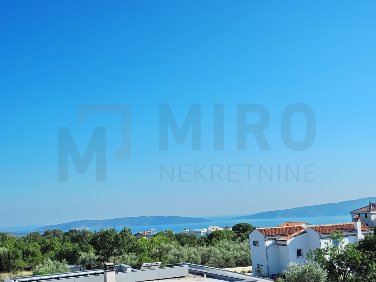 Krk, okolica, samostojna moderna vila z bazenom in odprtim pogledom na morje