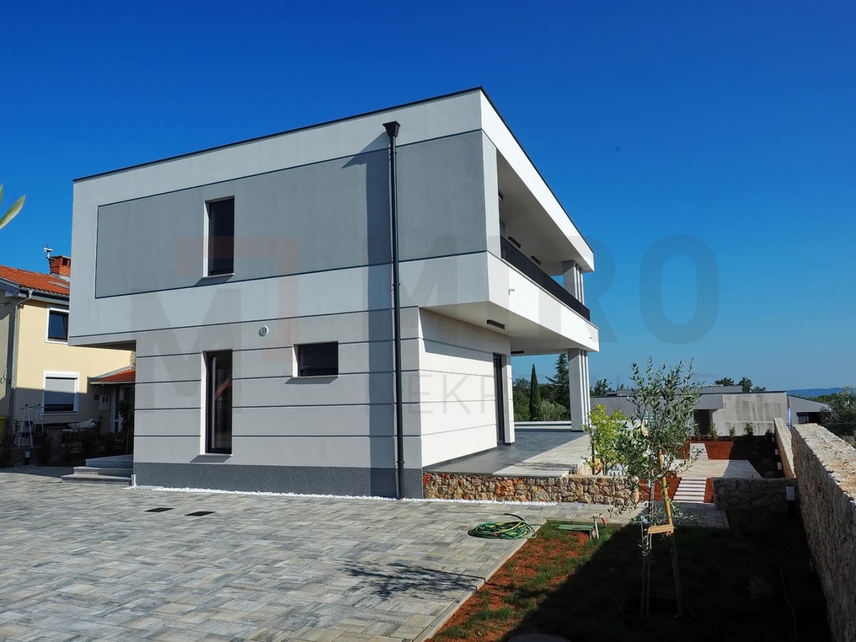 Krk, okolica, samostojna moderna vila z bazenom in odprtim pogledom na morje
