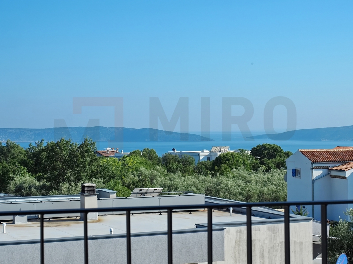 Krk, okolica, samostojna moderna vila z bazenom in odprtim pogledom na morje
