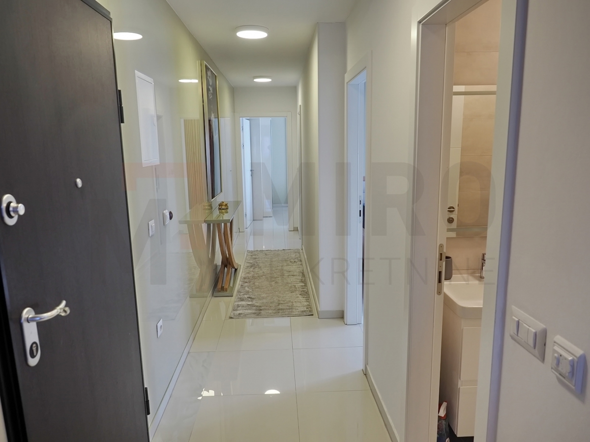 Malinska, moderno opremljen apartma v 1. nadstropju z odprtim pogledom, PRODAJA!