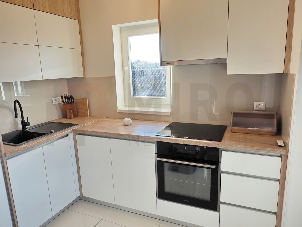 Malinska, moderno opremljen apartma v 1. nadstropju z odprtim pogledom, PRODAJA!