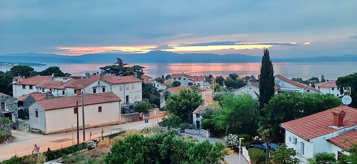 Malinska, apartmajska hiša s 7 stanovanjskimi enotami na odlični lokaciji, PRODAJA!