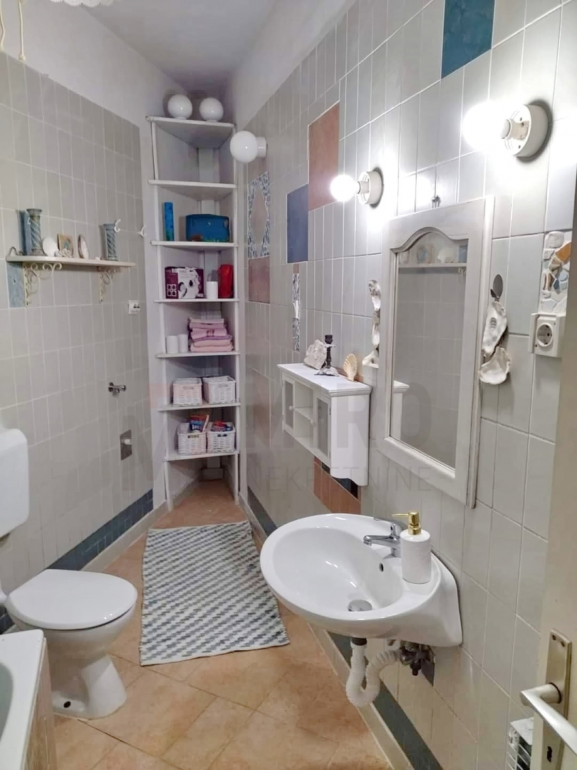 Malinska, apartmajska hiša s 7 stanovanjskimi enotami na odlični lokaciji, PRODAJA!
