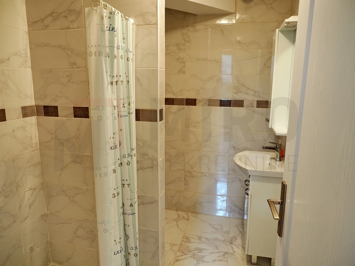 Malinska, apartmajska hiša z bazenom na mirni lokaciji, PRODAJA!