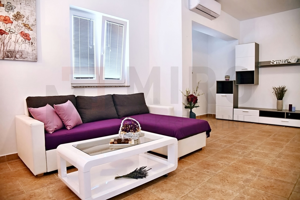 Malinska, apartmajska hiša z bazenom na mirni lokaciji, PRODAJA!