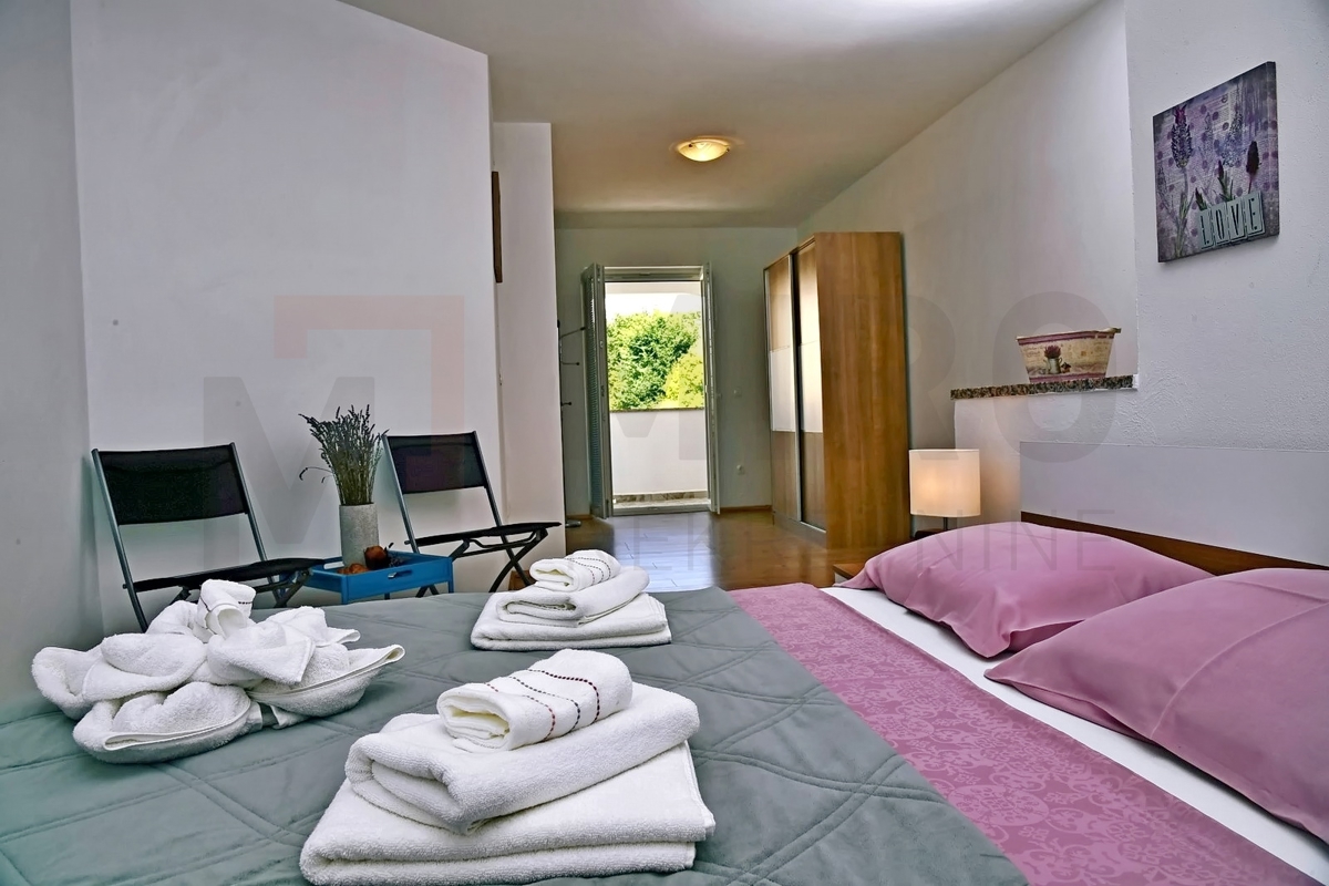 Malinska, apartmajska hiša z bazenom na mirni lokaciji, PRODAJA!