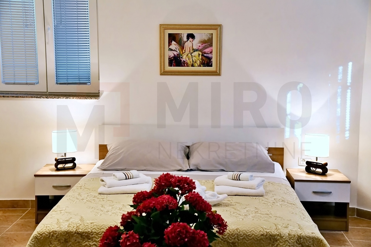 Malinska, apartmajska hiša z bazenom na mirni lokaciji, PRODAJA!