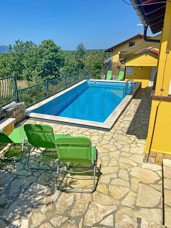 Krk, okolica, samostojna hiša z bazenom in velikim vrtom, PRODAMO!