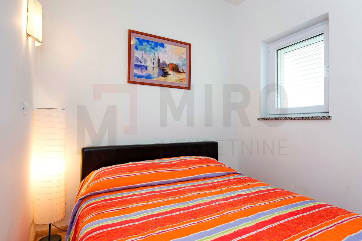 Zaliv Soline, opremljen dvosobni apartma z odprtim pogledom na morje!
