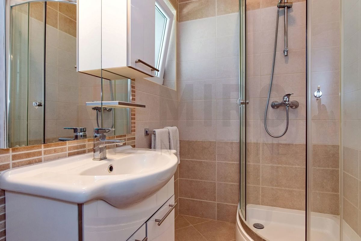 Zaliv Soline, opremljen dvosobni apartma z odprtim pogledom na morje!