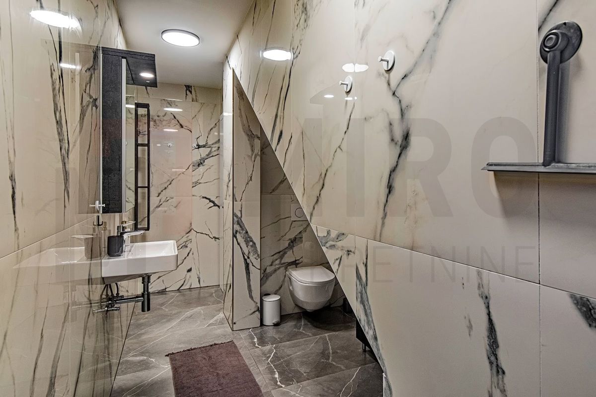 Njivice, čudovit dvoetažni apartma z bazenom, PRODAJA!