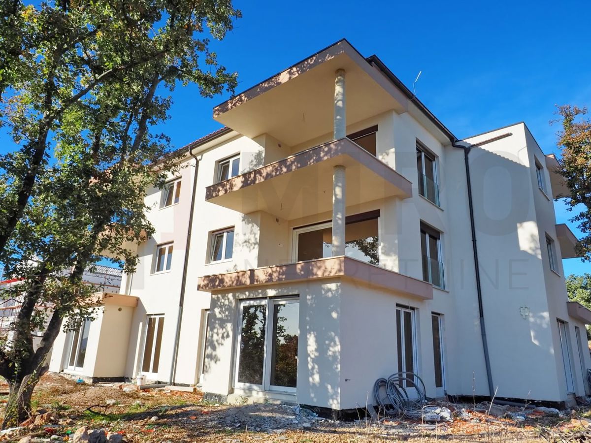 Njivice, novo stanovanje v pritličju z vrtom, PRODAJA!