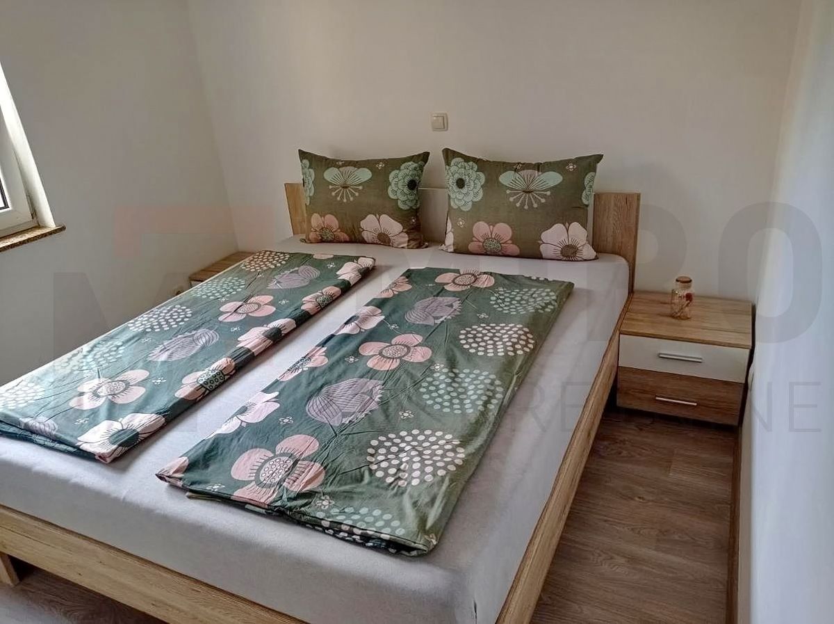 Dobrinj, okolica, hiša z dvema apartmajema in bazenom, PRODAMO!