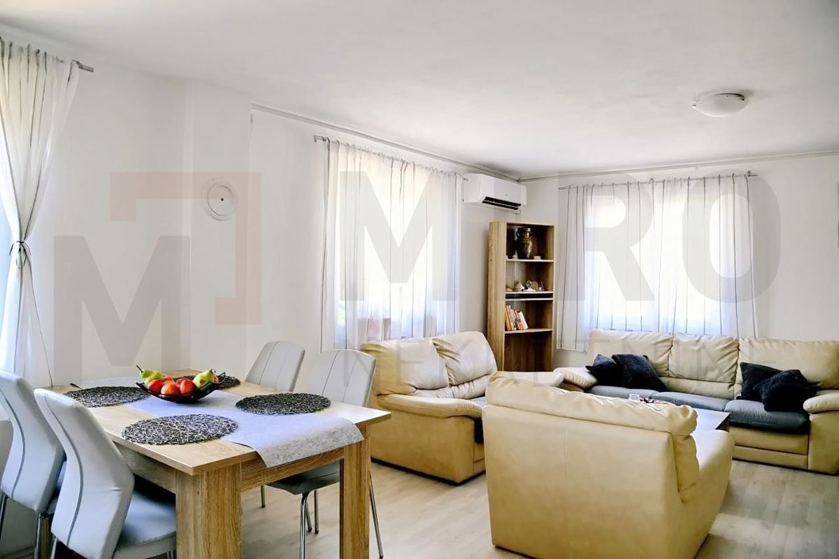 Dobrinj, okolica, hiša z dvema apartmajema in bazenom, PRODAMO!