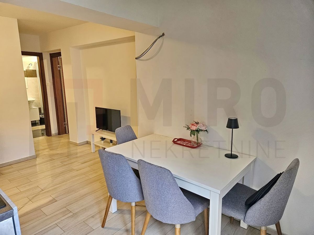 Malinska, popolnoma prenovljen apartma z vrtom, prva vrsta do morja!