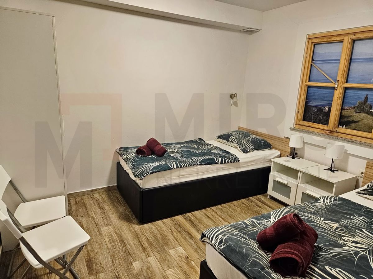 Malinska, popolnoma prenovljen apartma z vrtom, prva vrsta do morja!