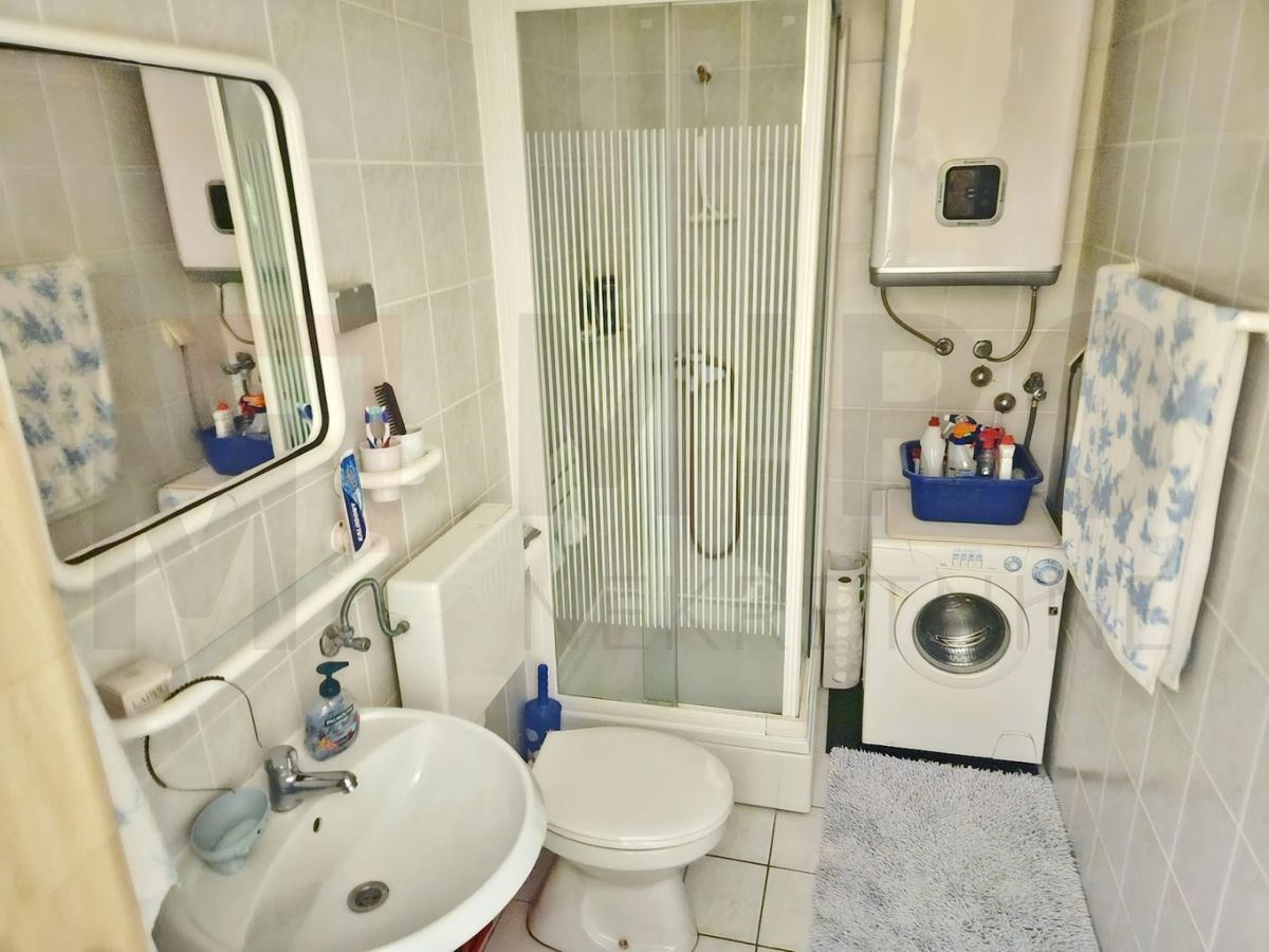 Njivice, opremljeno stanovanje z vrtom in garažo!