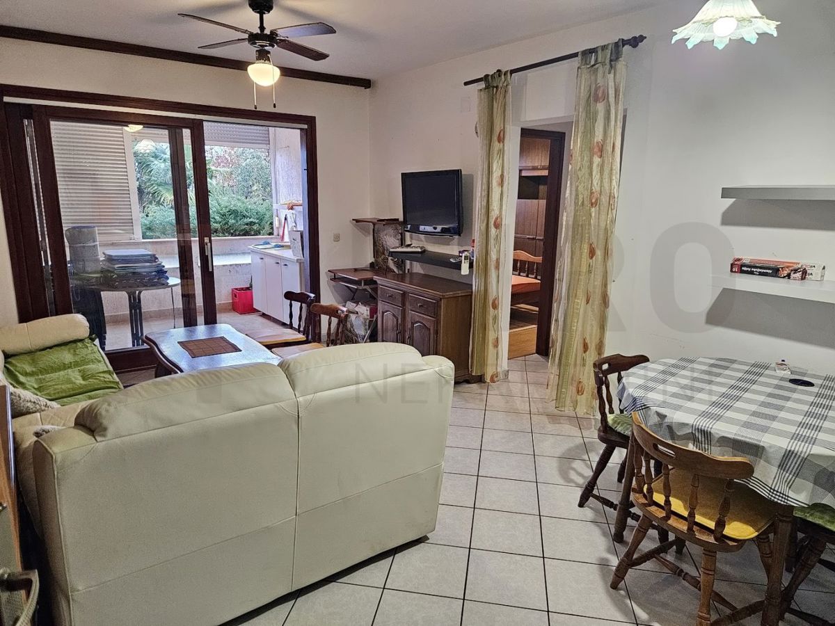 Malinska, opremljeno dvosobno stanovanje v bližini morja!