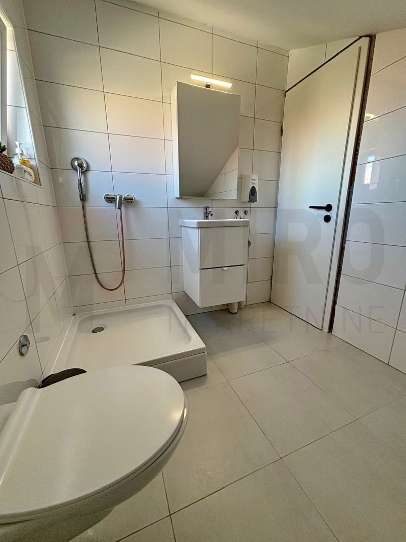 Mesto Krk, čudovito opremljeno trosobno stanovanje s pogledom na morje!