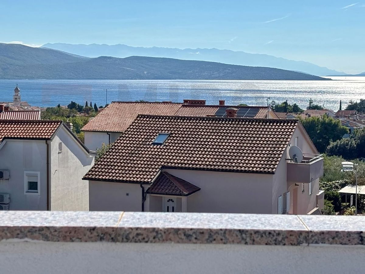 Mesto Krk, čudovito opremljeno trosobno stanovanje s pogledom na morje!